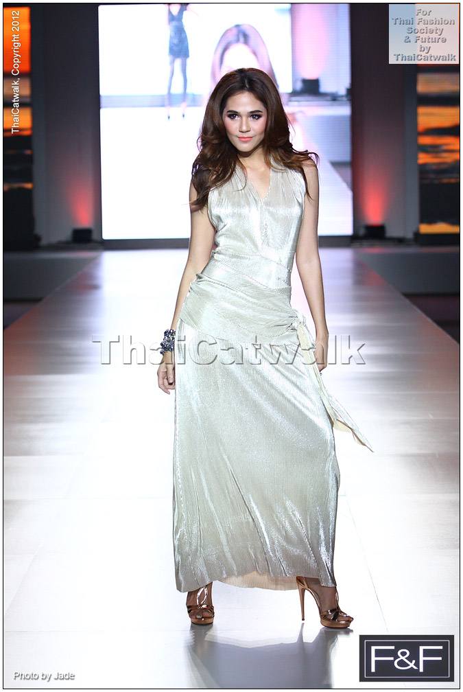 ชมพู่ อารยา ในมาดสวยๆเริ่ดเชิดๆ