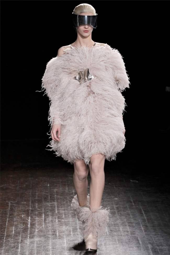 PARIS FASHION WEEK: ALEXANDER MCQUEEN FALL 2012