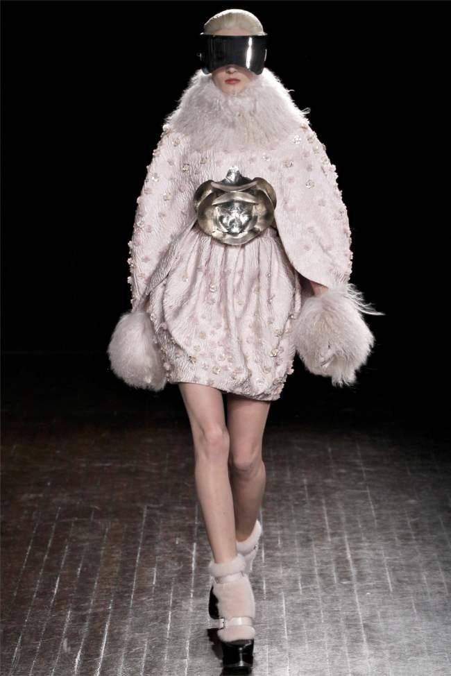 PARIS FASHION WEEK: ALEXANDER MCQUEEN FALL 2012