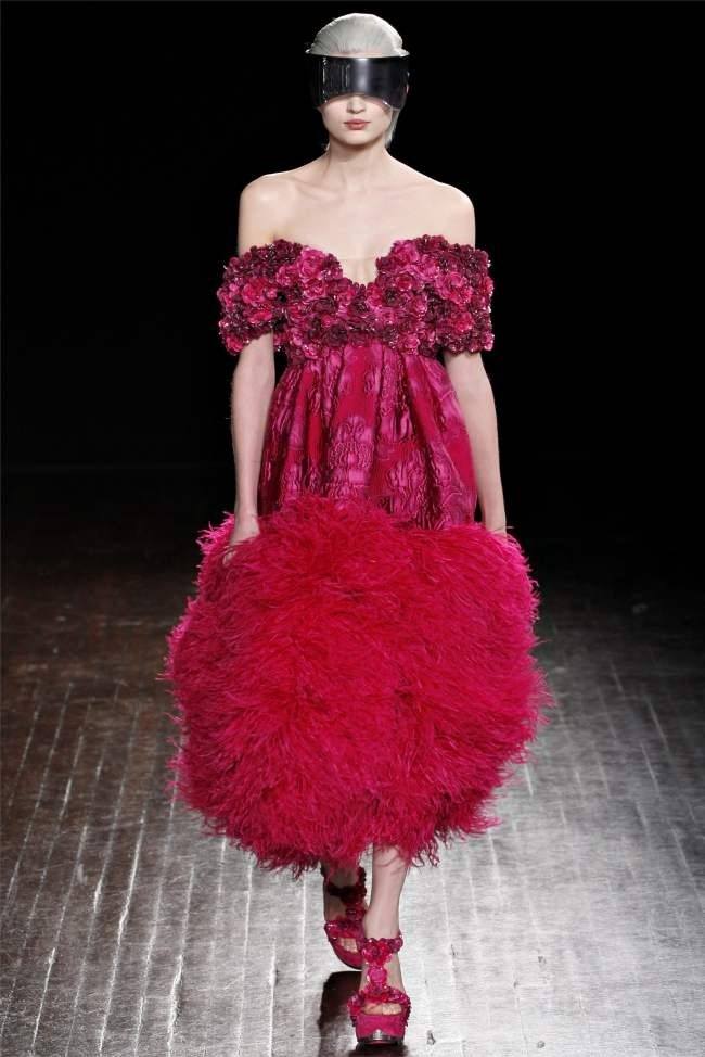 PARIS FASHION WEEK: ALEXANDER MCQUEEN FALL 2012