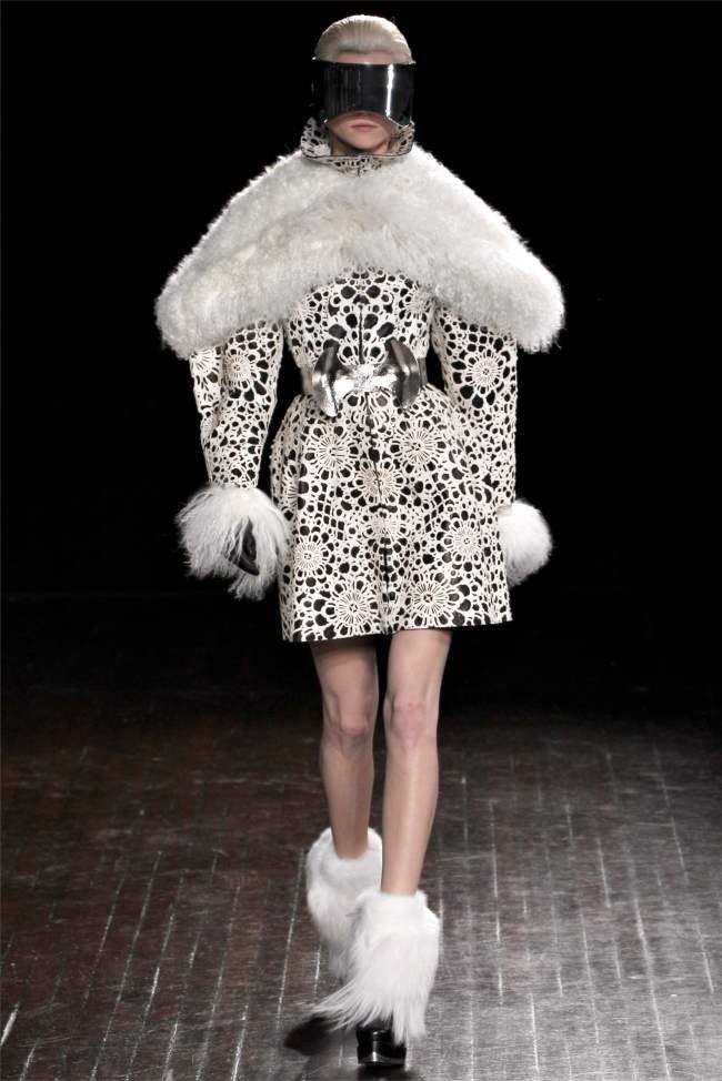 PARIS FASHION WEEK: ALEXANDER MCQUEEN FALL 2012