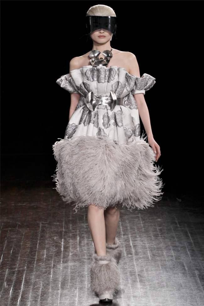 PARIS FASHION WEEK: ALEXANDER MCQUEEN FALL 2012