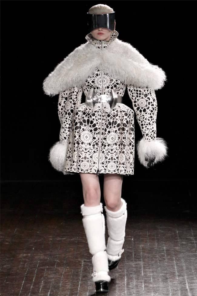 PARIS FASHION WEEK: ALEXANDER MCQUEEN FALL 2012