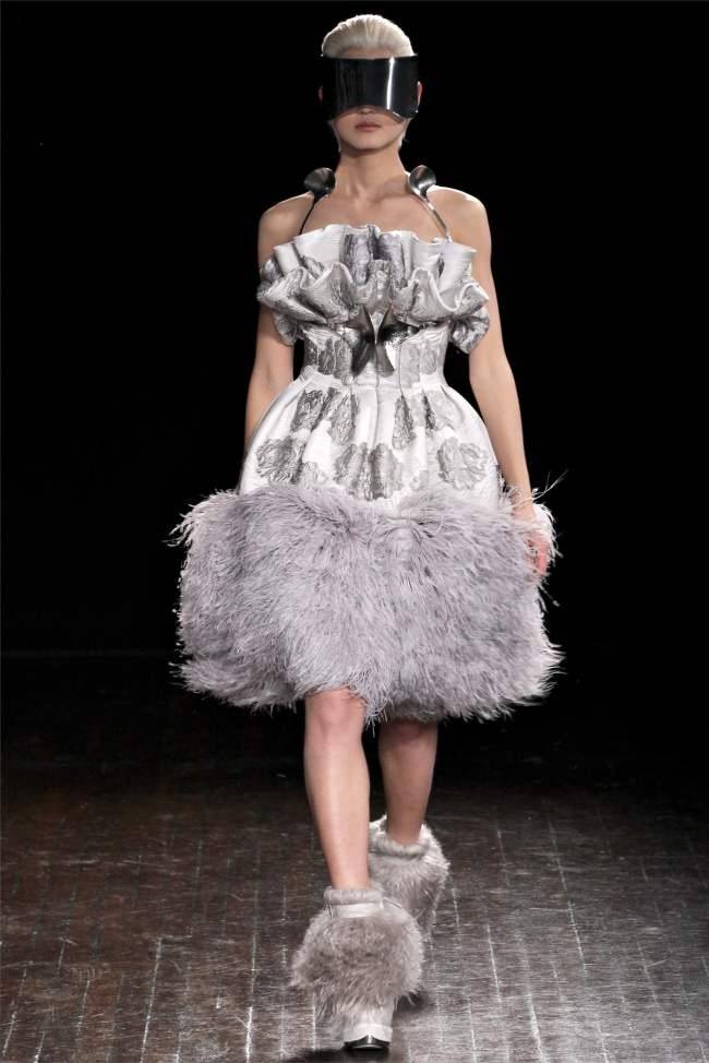 PARIS FASHION WEEK: ALEXANDER MCQUEEN FALL 2012