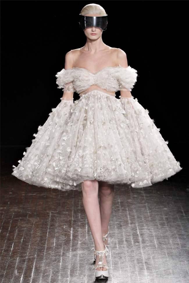 PARIS FASHION WEEK: ALEXANDER MCQUEEN FALL 2012