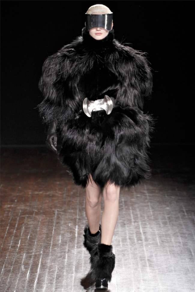 PARIS FASHION WEEK: ALEXANDER MCQUEEN FALL 2012