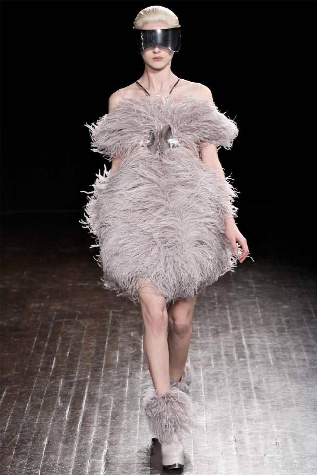 PARIS FASHION WEEK: ALEXANDER MCQUEEN FALL 2012