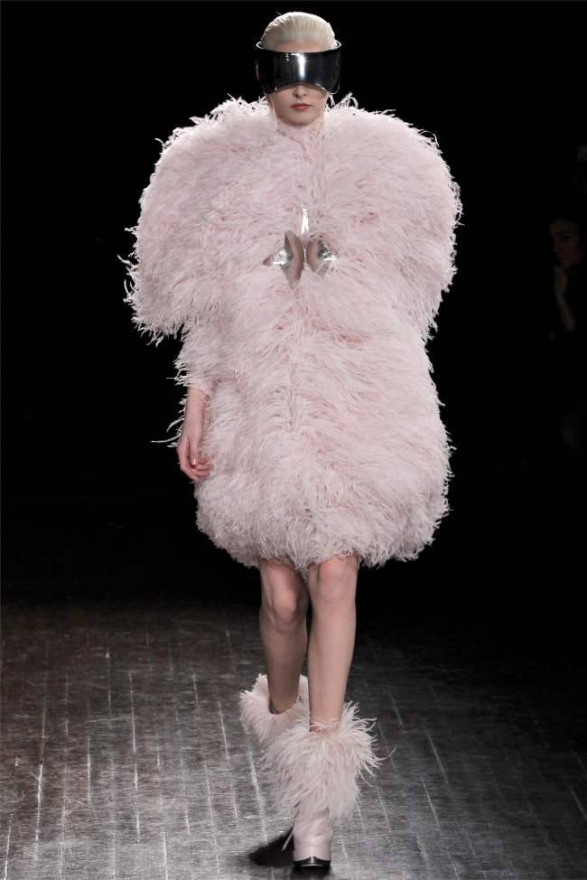 PARIS FASHION WEEK: ALEXANDER MCQUEEN FALL 2012