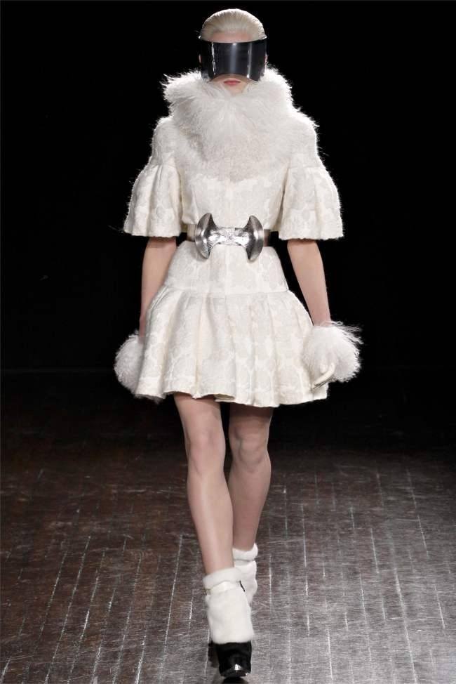 PARIS FASHION WEEK: ALEXANDER MCQUEEN FALL 2012