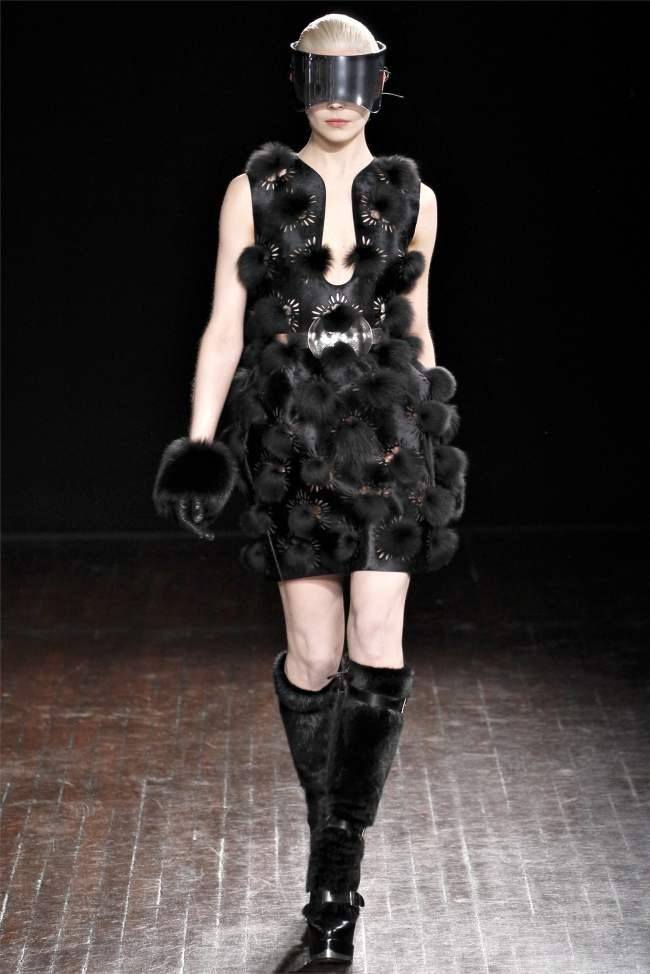 PARIS FASHION WEEK: ALEXANDER MCQUEEN FALL 2012