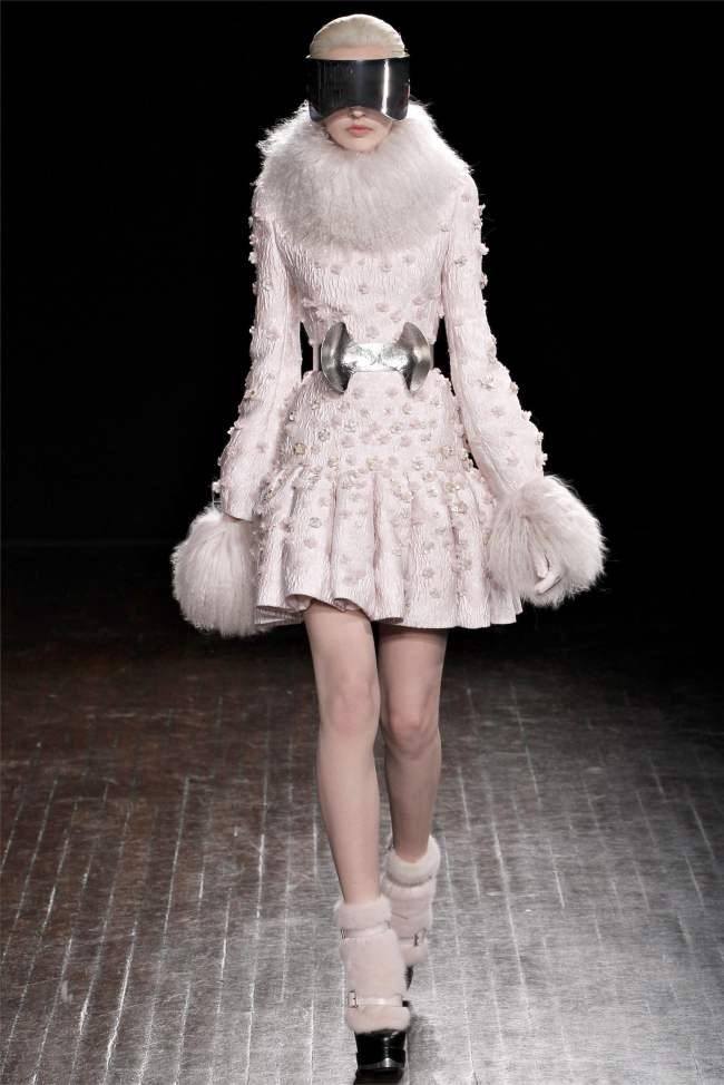 PARIS FASHION WEEK: ALEXANDER MCQUEEN FALL 2012
