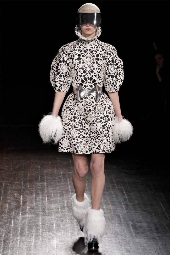 PARIS FASHION WEEK: ALEXANDER MCQUEEN FALL 2012