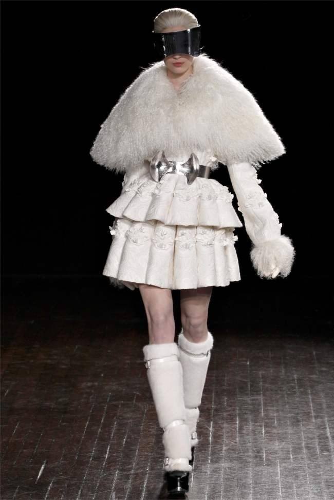 PARIS FASHION WEEK: ALEXANDER MCQUEEN FALL 2012