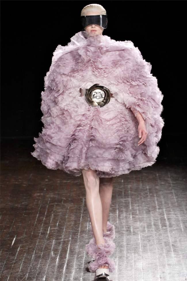 PARIS FASHION WEEK: ALEXANDER MCQUEEN FALL 2012
