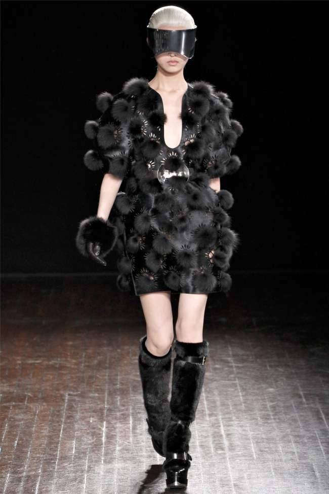 PARIS FASHION WEEK: ALEXANDER MCQUEEN FALL 2012