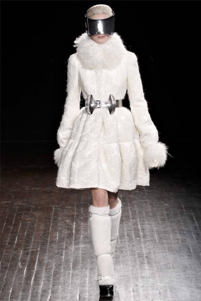 PARIS FASHION WEEK: ALEXANDER MCQUEEN FALL 2012