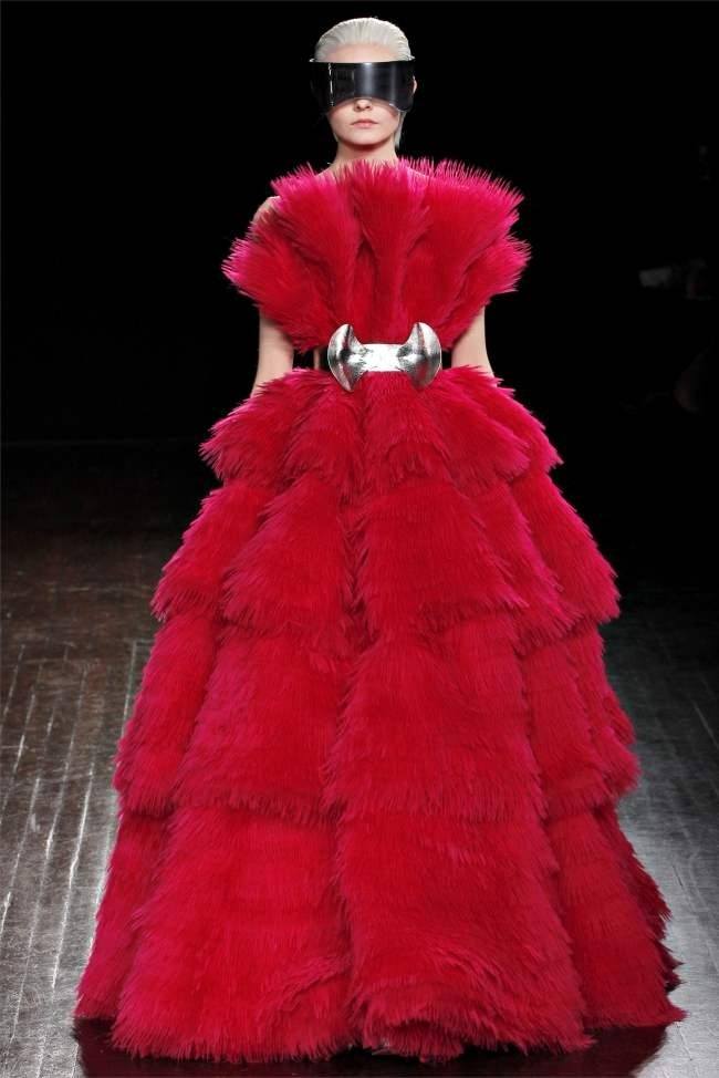PARIS FASHION WEEK: ALEXANDER MCQUEEN FALL 2012
