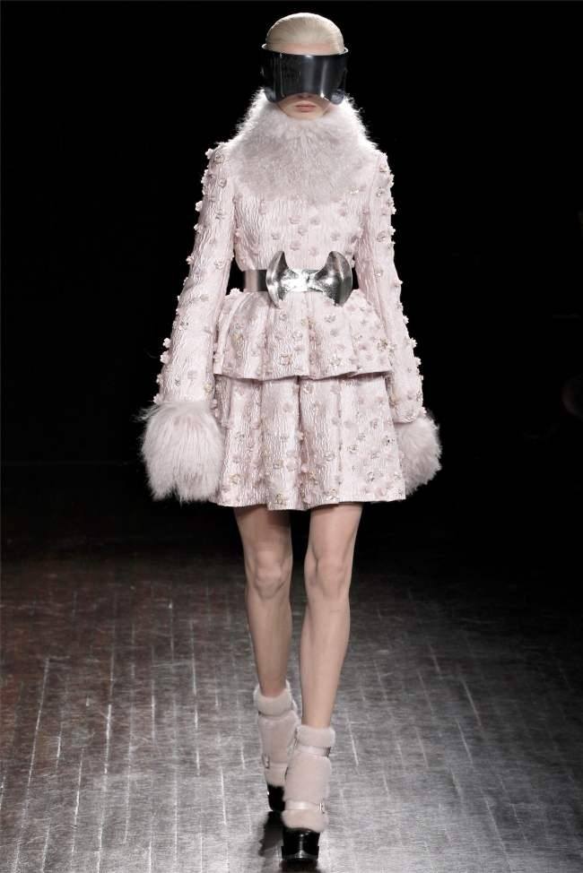 PARIS FASHION WEEK: ALEXANDER MCQUEEN FALL 2012
