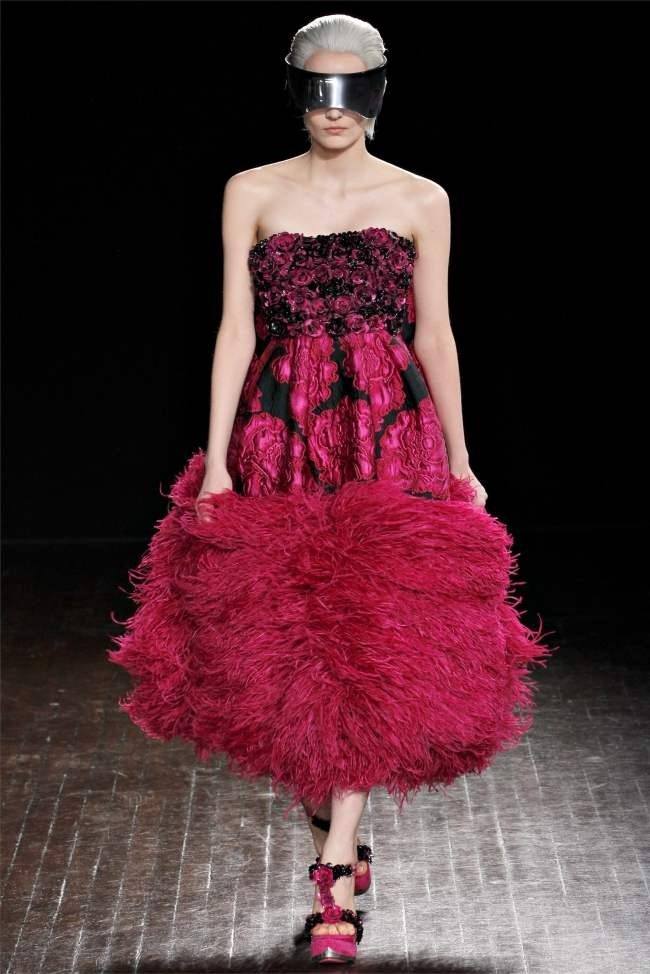 PARIS FASHION WEEK: ALEXANDER MCQUEEN FALL 2012
