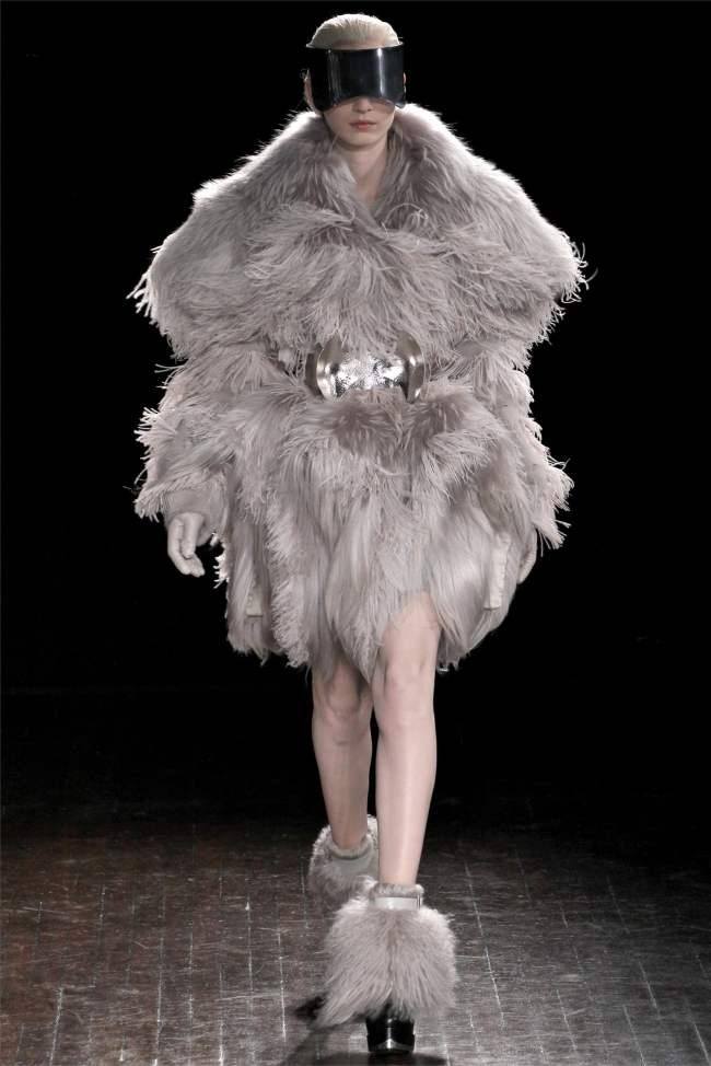 PARIS FASHION WEEK: ALEXANDER MCQUEEN FALL 2012