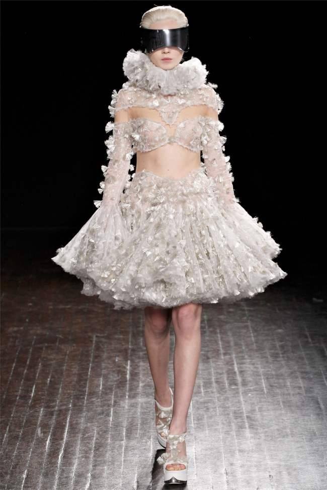 PARIS FASHION WEEK: ALEXANDER MCQUEEN FALL 2012