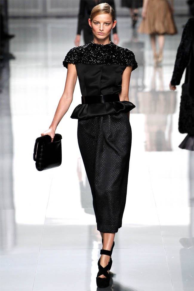 PARIS FASHION WEEK: CHRISTIAN DIOR FALL 2012