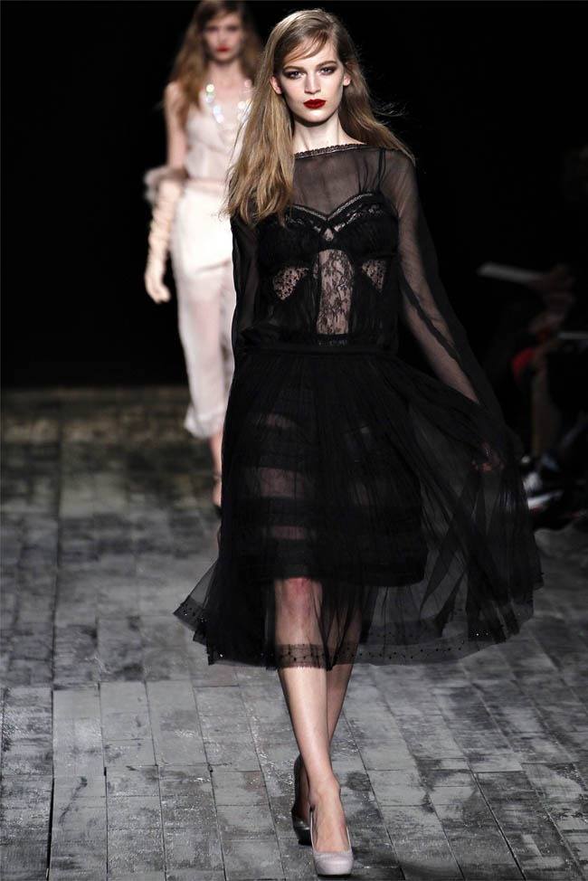 PARIS FASHION WEEK: NINA RICCI FALL 2012