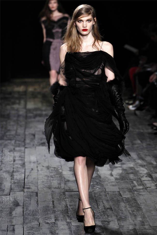 PARIS FASHION WEEK: NINA RICCI FALL 2012