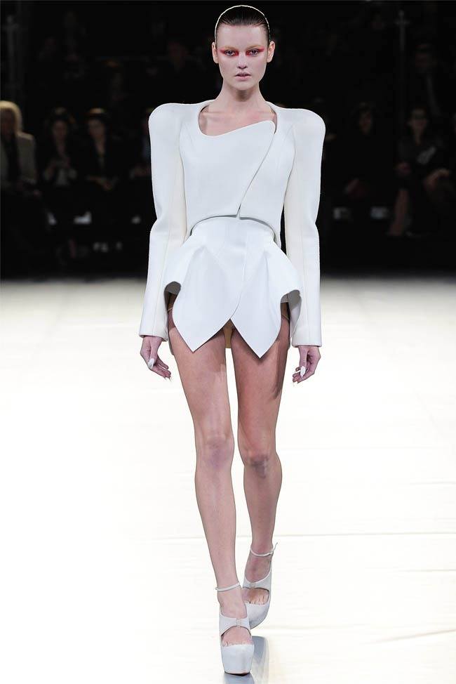 PARIS FASHION WEEK: MUGLER FALL 2012