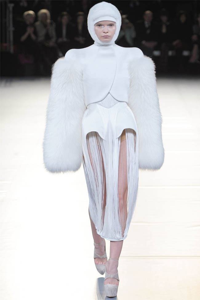 PARIS FASHION WEEK: MUGLER FALL 2012