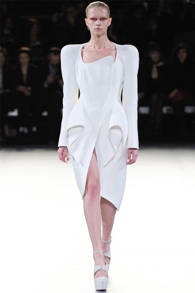 PARIS FASHION WEEK: MUGLER FALL 2012