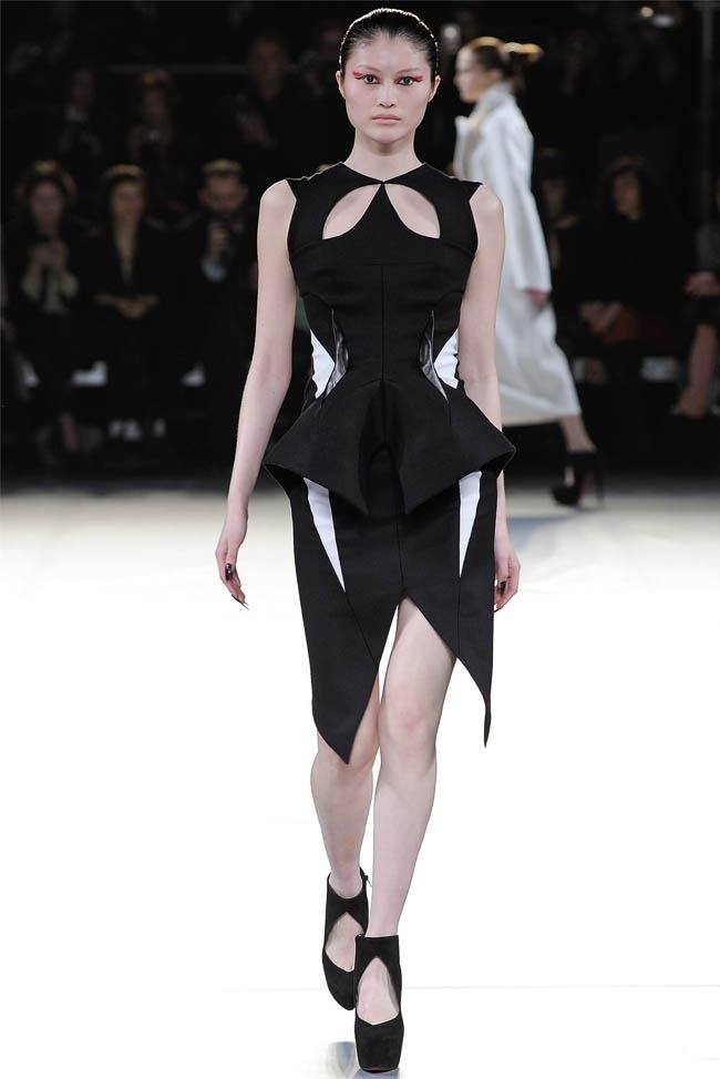 PARIS FASHION WEEK: MUGLER FALL 2012
