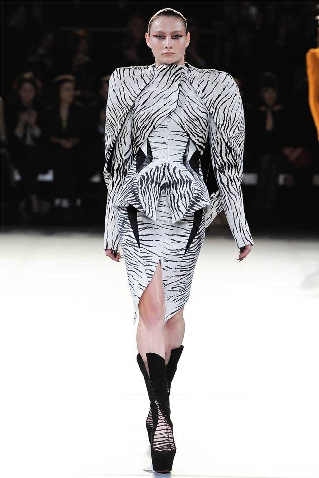 PARIS FASHION WEEK: MUGLER FALL 2012