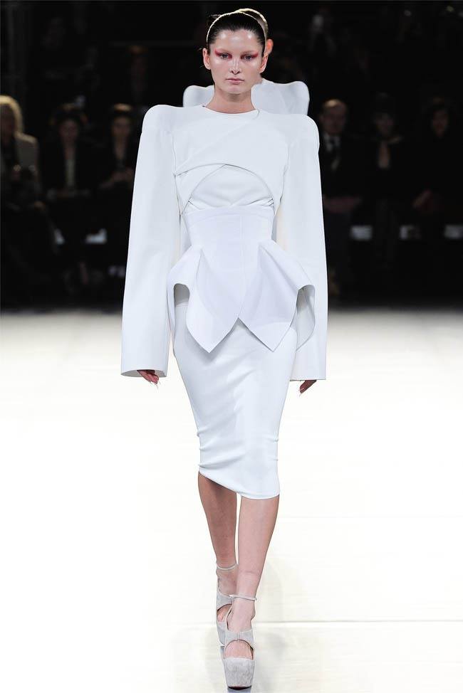 PARIS FASHION WEEK: MUGLER FALL 2012