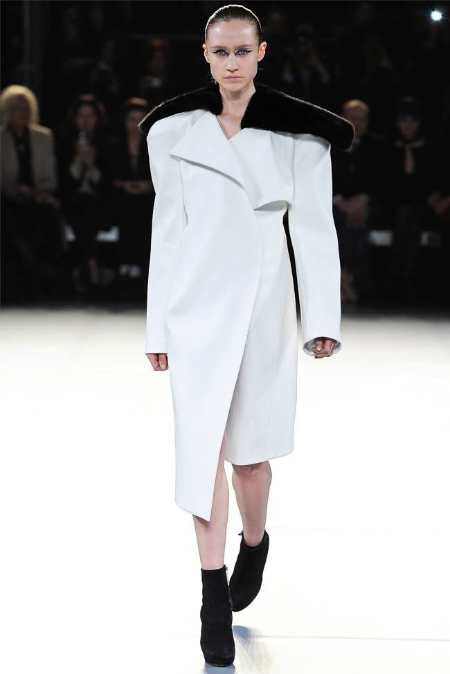 PARIS FASHION WEEK: MUGLER FALL 2012