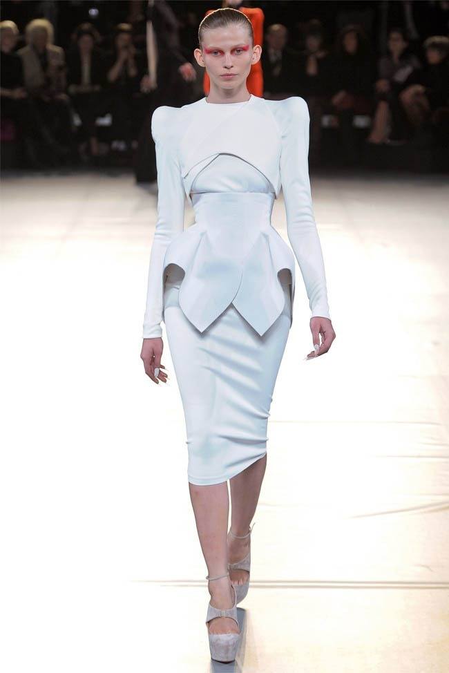 PARIS FASHION WEEK: MUGLER FALL 2012