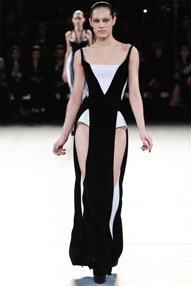 PARIS FASHION WEEK: MUGLER FALL 2012