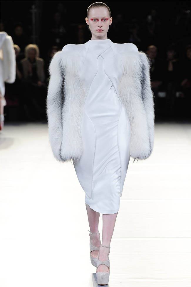 PARIS FASHION WEEK: MUGLER FALL 2012