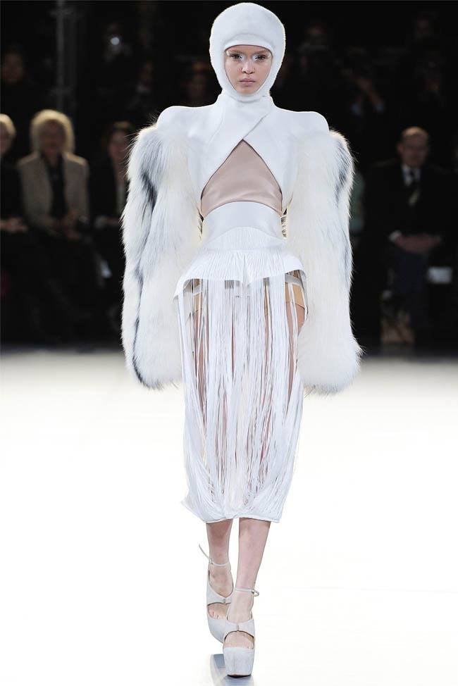 PARIS FASHION WEEK: MUGLER FALL 2012