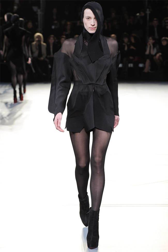 PARIS FASHION WEEK: MUGLER FALL 2012