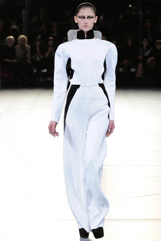 PARIS FASHION WEEK: MUGLER FALL 2012