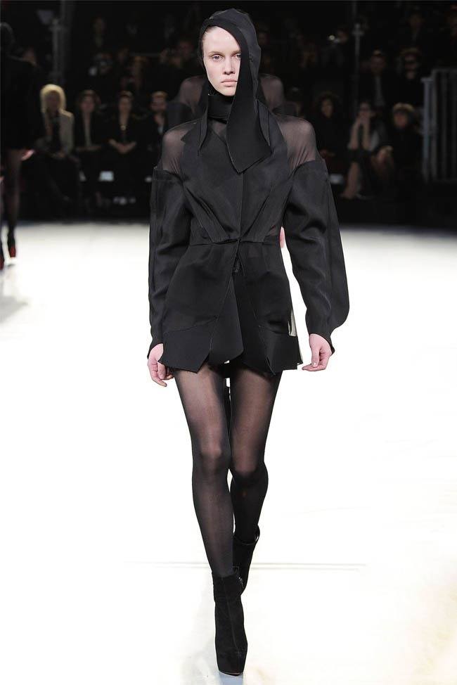 PARIS FASHION WEEK: MUGLER FALL 2012