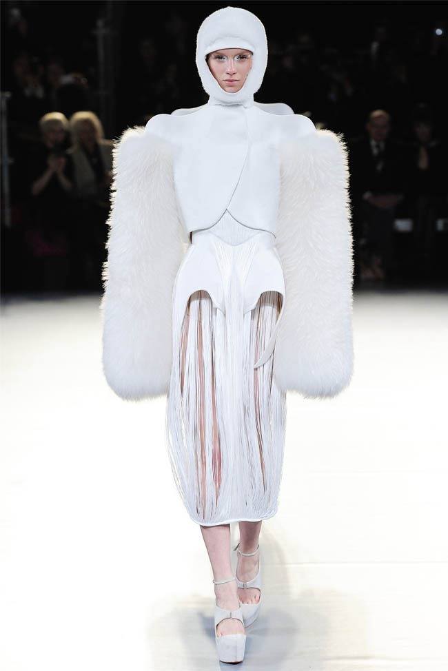 PARIS FASHION WEEK: MUGLER FALL 2012