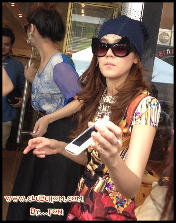 ชมพู่ อารยา เปิดตัวกระเป๋า เปิดตัว P's Material+Mingle By CHOMPOO ARAYA