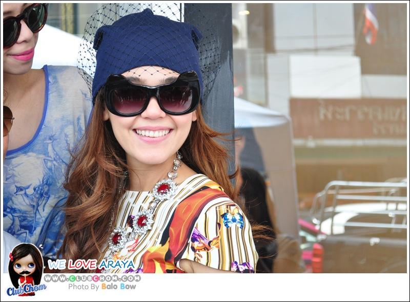 ชมพู่ อารยา เปิดตัวกระเป๋าแบรนด์ MINGLE By CHOMPOO @MERERA