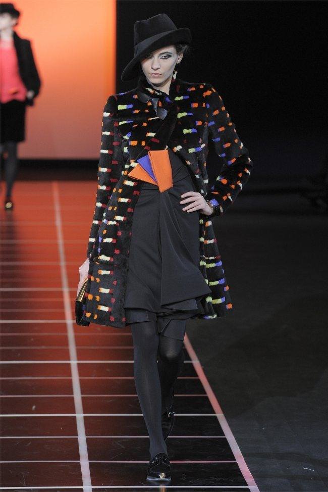 MILAN FASHION WEEK: GIORGIO ARMANI FALL 2012