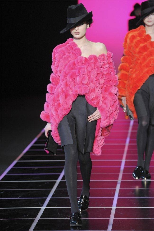MILAN FASHION WEEK: GIORGIO ARMANI FALL 2012