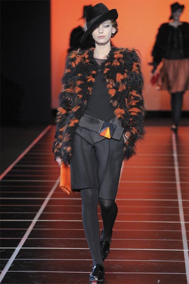 MILAN FASHION WEEK: GIORGIO ARMANI FALL 2012