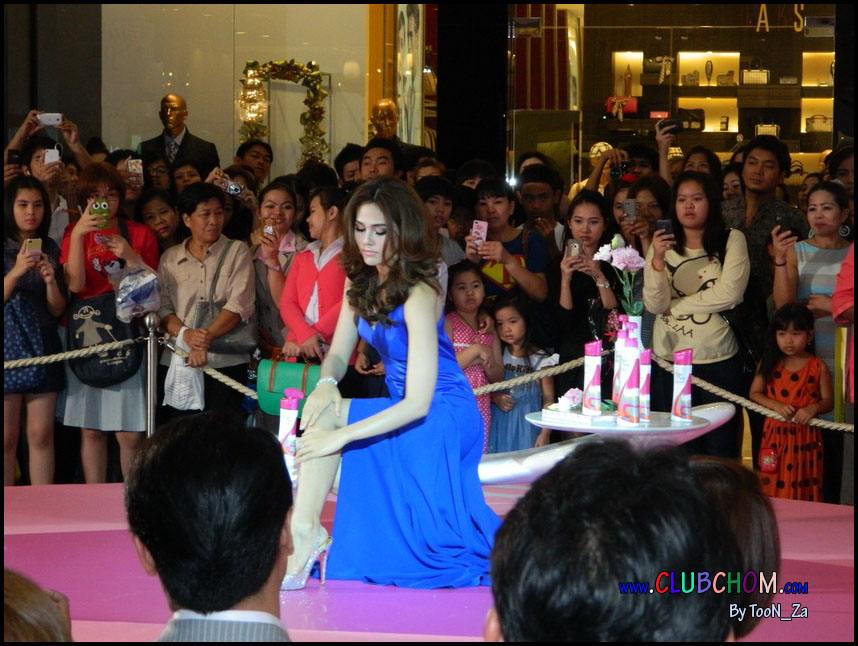 ชมพู่ อารยา ในงานเปิดตัว Mistine White Spa Extravagance @CTW