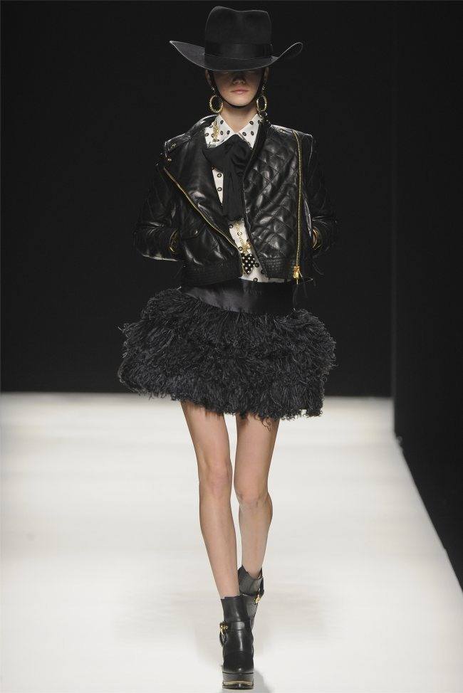 MILAN FASHION WEEK: MOSCHINO FALL 2012
